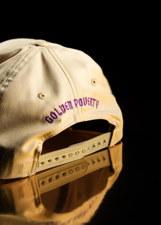 Gorra dorada con logo