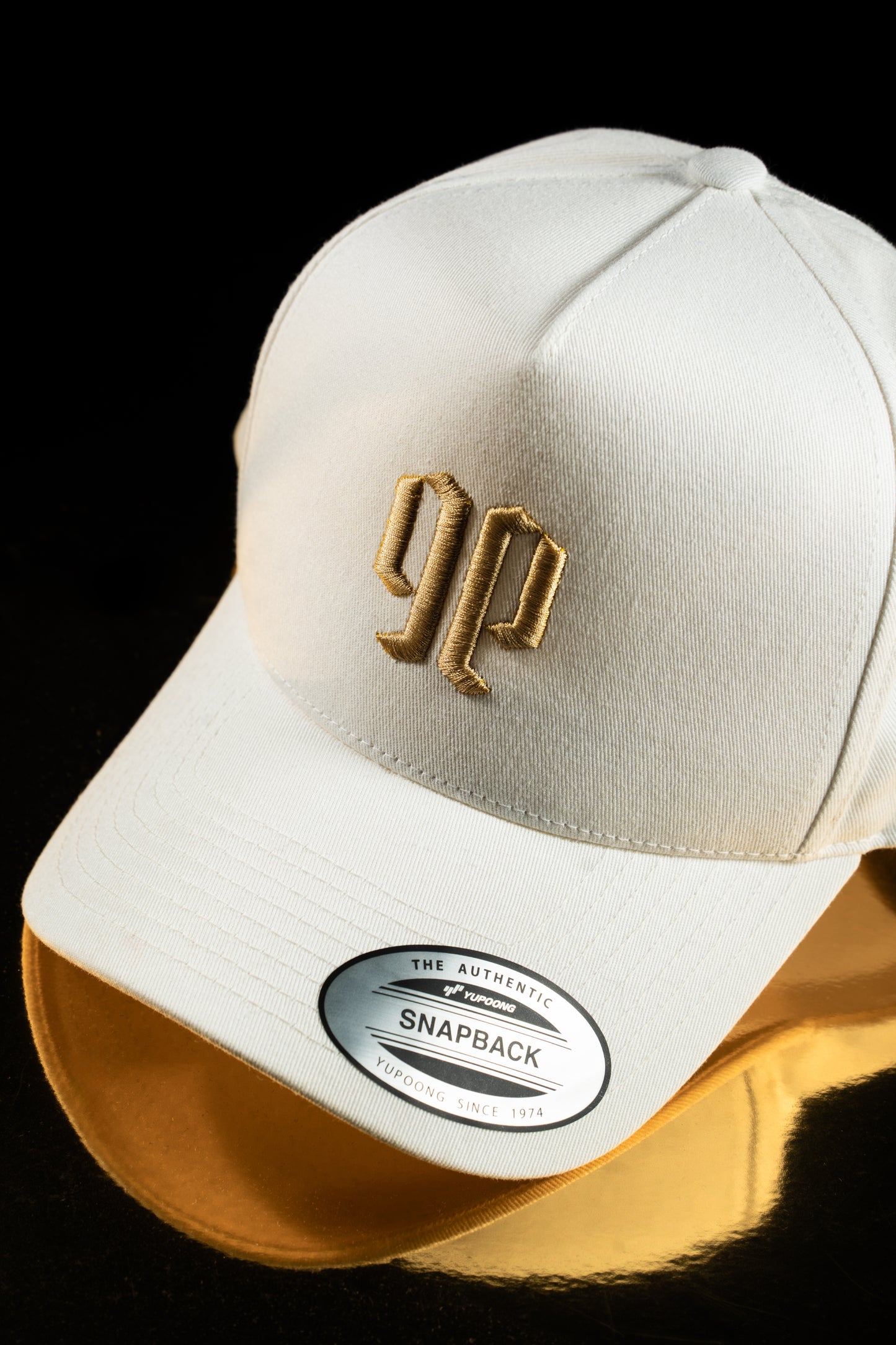 Gorra blanca con logo