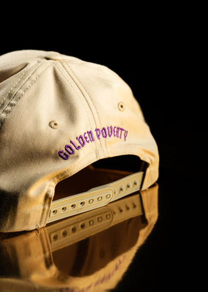 Gorra dorada con logo