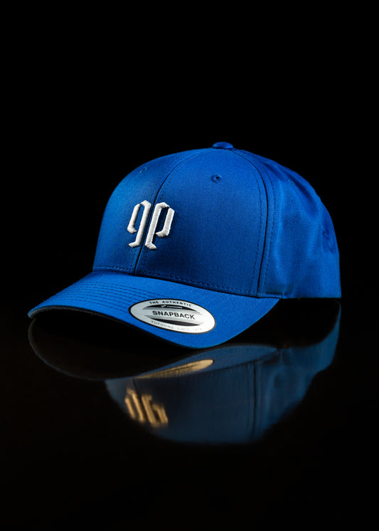 Gorra azul con logo